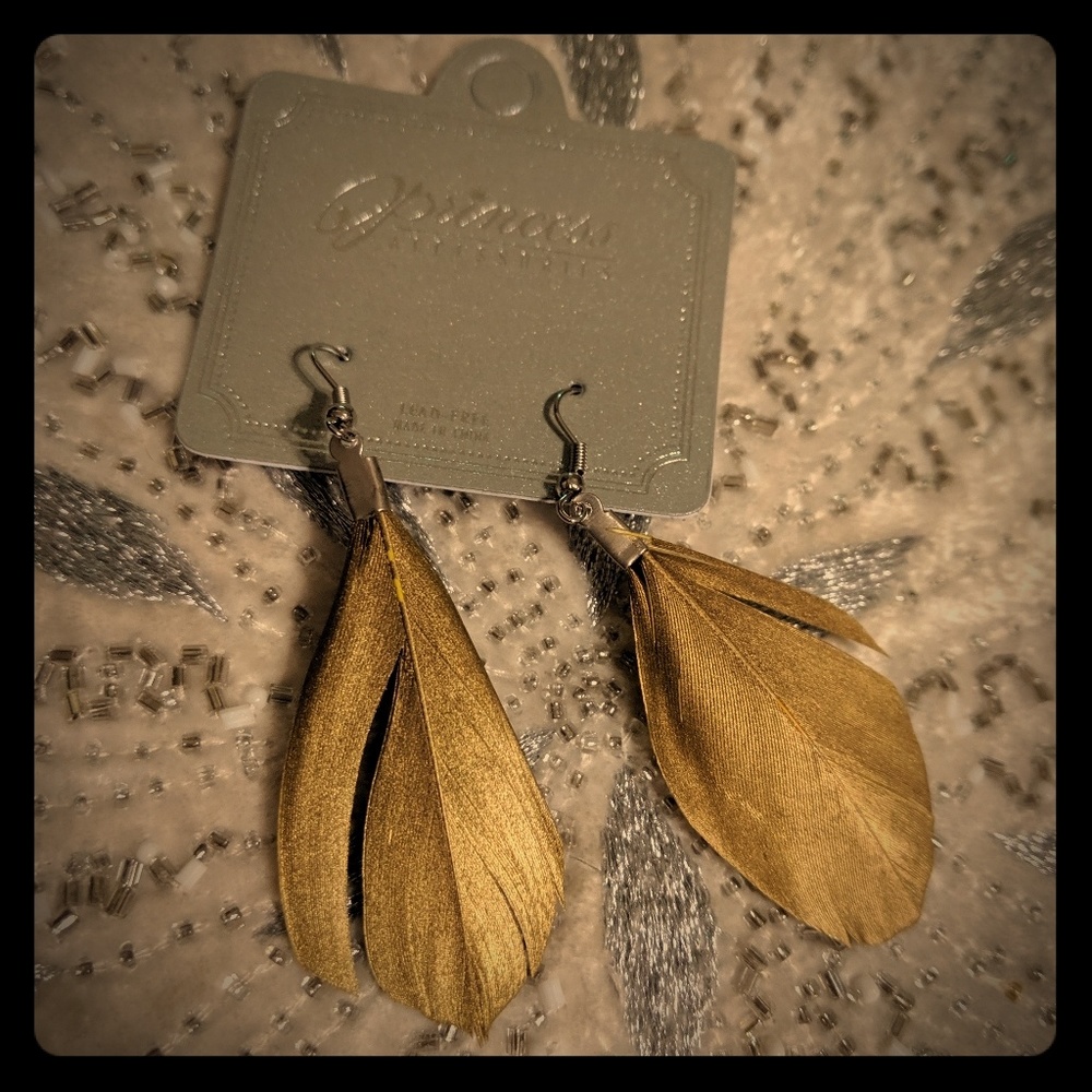 Free pair of earrings with any purchase